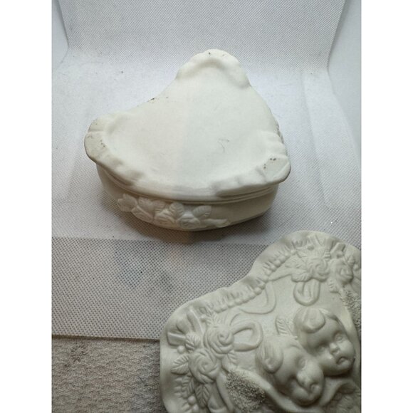 Heart-Shaped Ceramic Trinket Box With Cherub Design & Lid 5x5 Inches Cream White - Picture 3 of 7